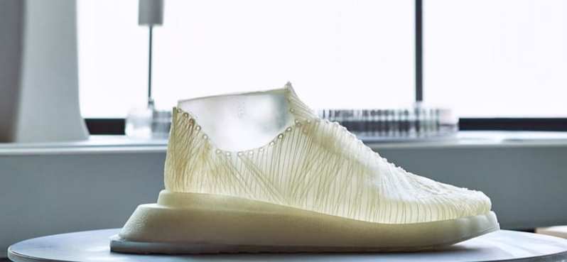 バクテリアが作る靴!? 地球にやさしい「微生物織り」で新材料を生み出す技術