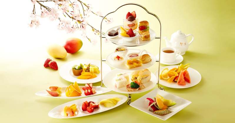 【タカノフルーツパーラー】フルーツティアラ4月。春の苺とマンゴー、そして様々な春のフルーツを食べ比べてください。期間:4/1(土)~4/30(日)