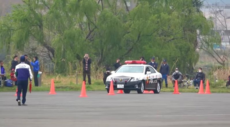 【2000万再生オーバー】交通機動隊パトカーのドライビングテクニックが圧巻!こんなの出来ひんやん普通!