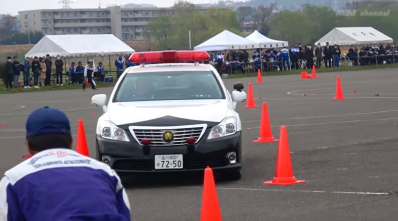 【2000万再生オーバー】交通機動隊パトカーのドライビングテクニックが圧巻!こんなの出来ひんやん普通!