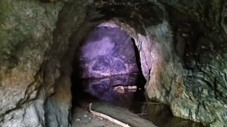 ヘタすりゃ死ぬ！！ハイキング中に見つけた洞窟に入って発見したものとは！？皆さんは真似しないでください