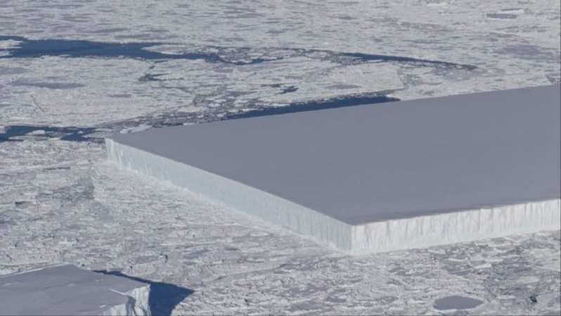 南極にモノリス！？NASAが公開した奇妙な氷山の正体は…？