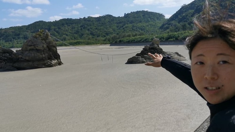 軽石の海を潜るとそこには暗闇と謎の生物が 〜沖縄本島北部の軽石状況レポート〜