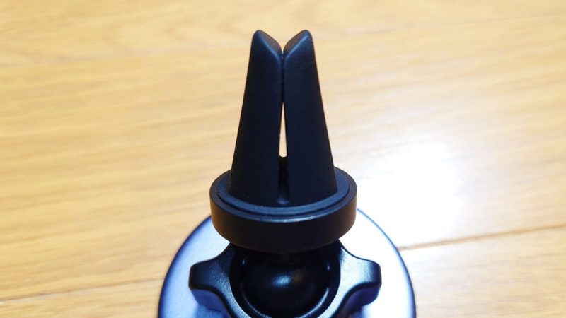 約1秒でスマホを固定 このUGREENのMagSafe対応車載ホルダー、かなり使える