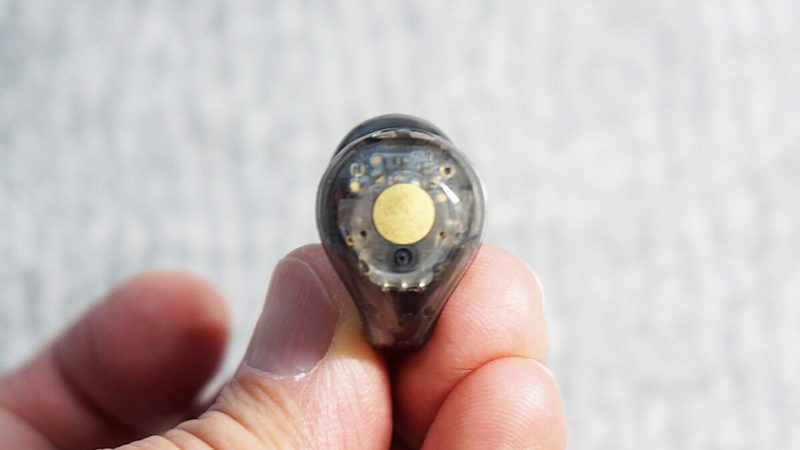 メガネユーザーに語りかけています…Ankerの「イヤーカフ型イヤホン」を試してみるのです…
