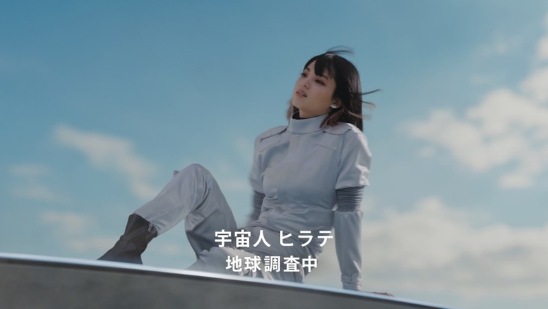 サントリー「クラフトボス」平手友梨奈さん起用して「ボスと外へ！」をアピールする真意