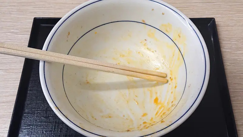 5年ぶりに帰ってきた!かつや「牛すき焼きとチキンカツの合い盛り」が復活!