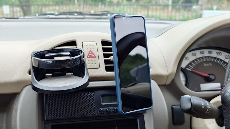 約1秒でスマホを固定 このUGREENのMagSafe対応車載ホルダー、かなり使える