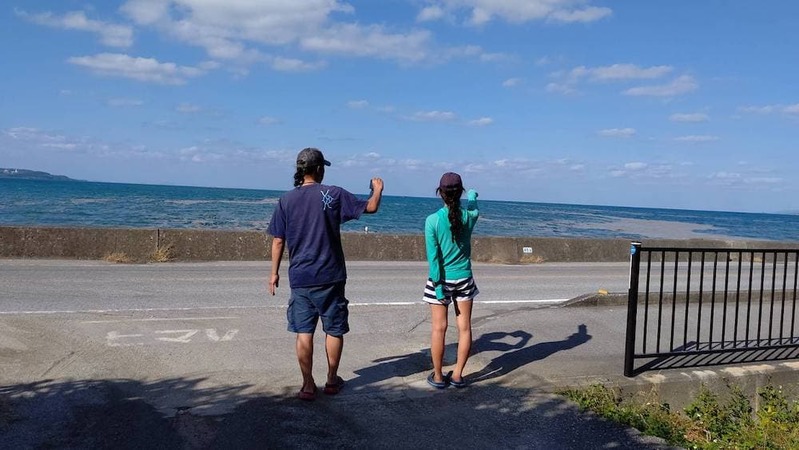 軽石の海を潜るとそこには暗闇と謎の生物が 〜沖縄本島北部の軽石状況レポート〜