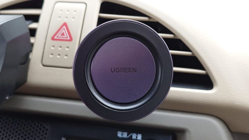 約1秒でスマホを固定 このUGREENのMagSafe対応車載ホルダー、かなり使える