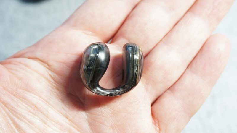 メガネユーザーに語りかけています…Ankerの「イヤーカフ型イヤホン」を試してみるのです…