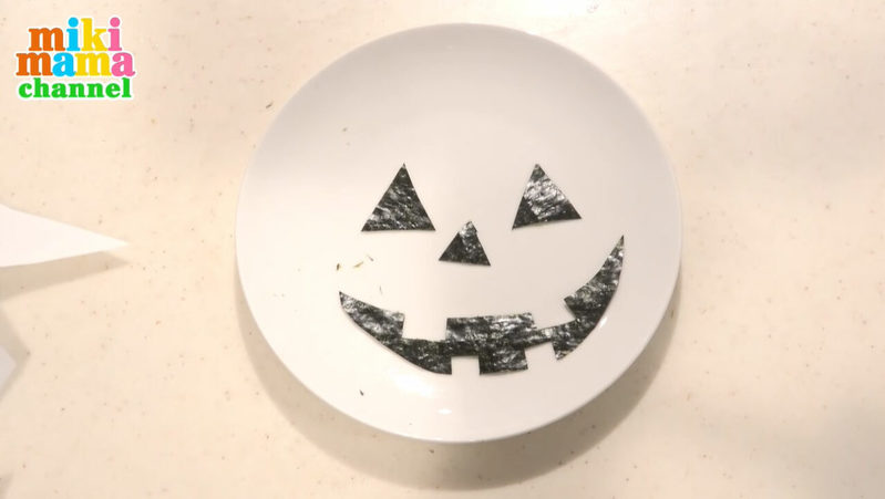 あの食材でハロウィンのジャックオランタン！甘いものが苦手でも大丈夫！みきママがつくる「ジャックオランタンドーム寿司」