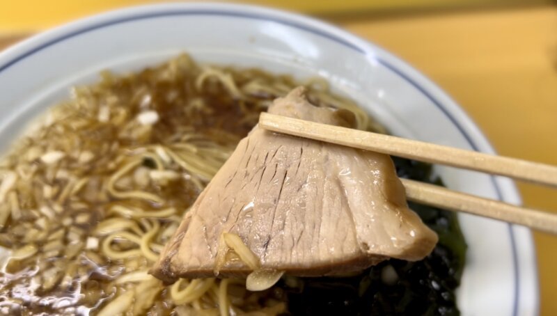 昭和の雰囲気漂う店『ラーメン専門 トモエ』のワカメ入り八王子ラーメン!!