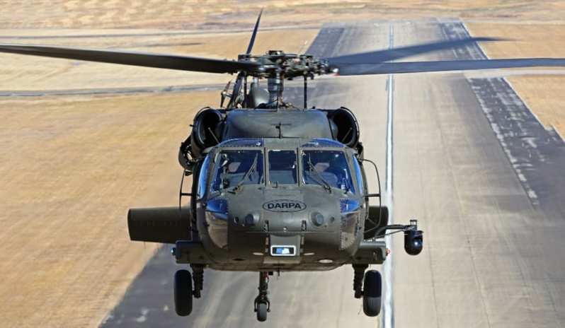 軍用ヘリ「ブラックホーク」が完全無人の自律飛行に成功！