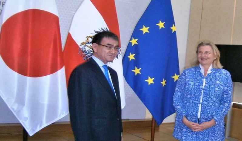 プーチン氏と踊った外相の「その後」