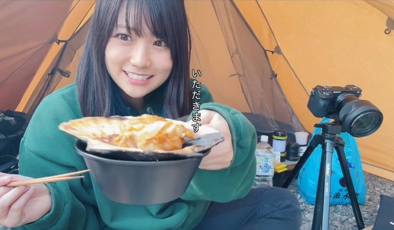 焚き火台マクライトを「そのこチャンネル」さんがレビュー！女子徒歩キャンプで海鮮焼き