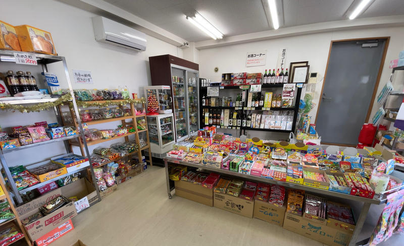 子どもから大人まで楽しめる！懐かしい気持ちになれる駄菓子屋さん『旭屋商店』