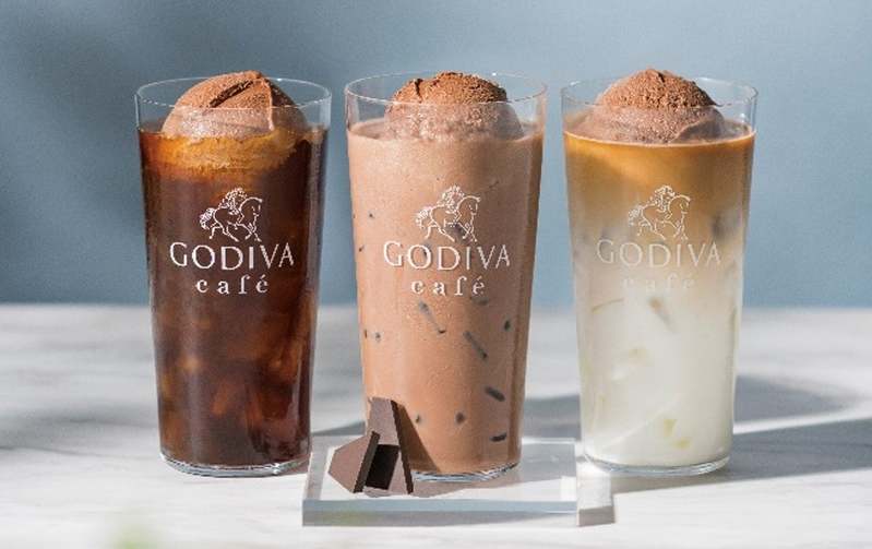 ゴディバのソフトクリームがトッピングされた贅沢なドリンク　3種類のフロートドリンク新発売