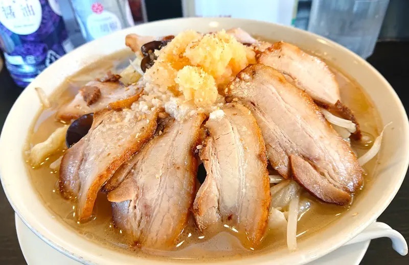 幸楽苑の「メガたんめん」を爆食　なんとチャーシュー10枚に野菜450g！