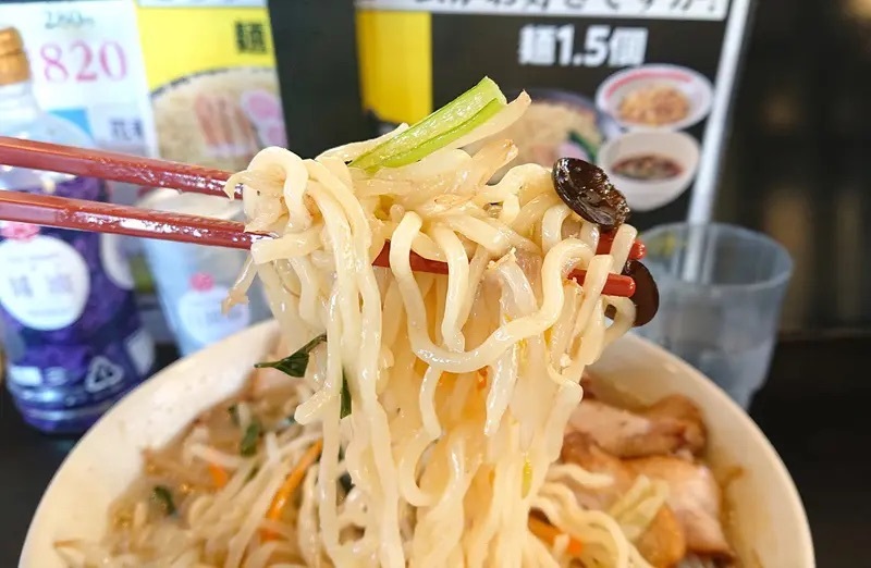 幸楽苑の「メガたんめん」を爆食　なんとチャーシュー10枚に野菜450g！