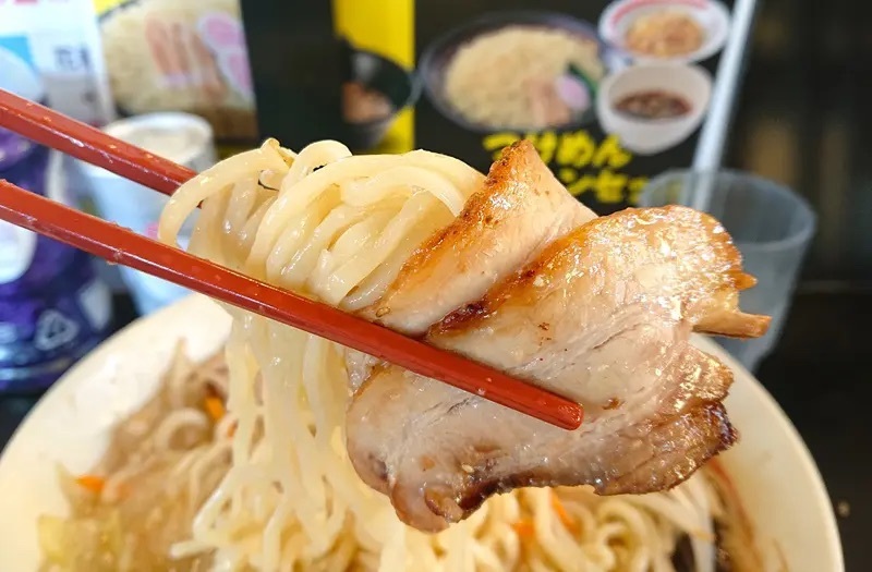 幸楽苑の「メガたんめん」を爆食　なんとチャーシュー10枚に野菜450g！