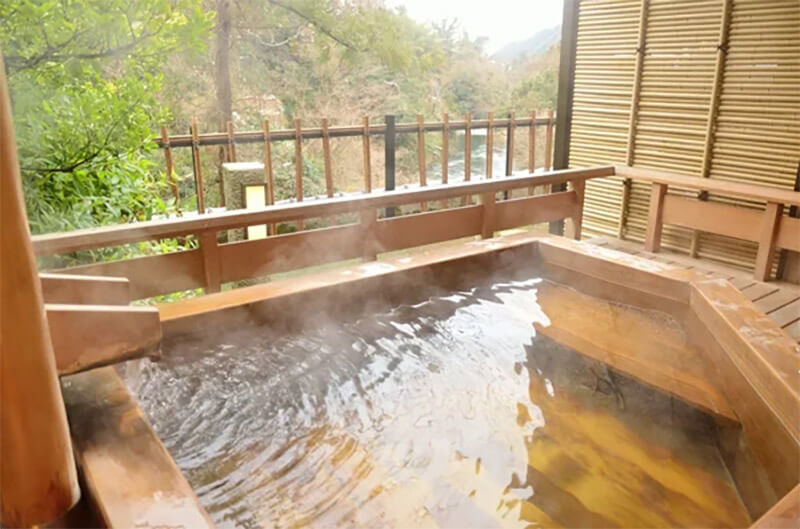 「温泉」「天然温泉」「源泉かけ流し」って何が違うの？ もしかして間違って浸かっているかも？