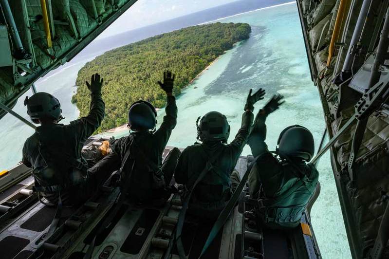 航空自衛隊C-130が参加 人道支援任務「クリスマス・ドロップ作戦」