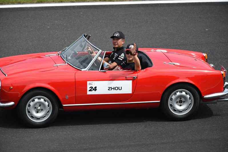日本のファンはとても情熱的だし、いつも敬意を払ってくれるから大好きだ！ アルファロメオF1ドライバー「V.ボッタス」「周 冠宇」インタビュー【F1日本GP】