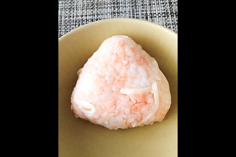 コンビニで全部揃う! 「さけるチーズ」と「アレ」の栄養おにぎりが、小学生にも好評だった