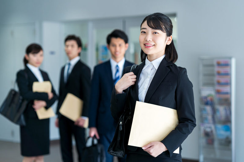 高卒で理想の転職を実現する方法は?業界選びと転職のコツを紹介