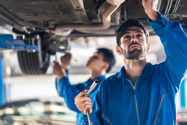 車の営業マンに「こっそり」聞いた！本当は言えない…付けない方が良い装備（オプション）とは