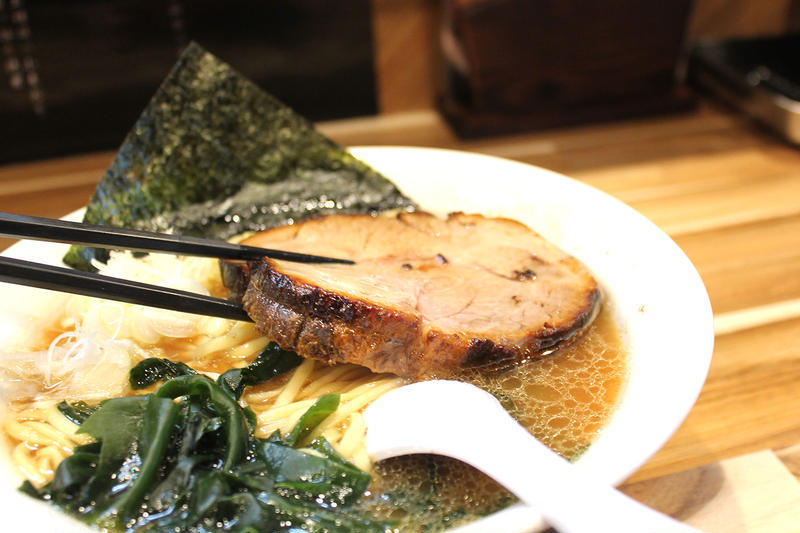 【よみっこ】まるでステーキ！スープも麺も未体験『らーめん輝』