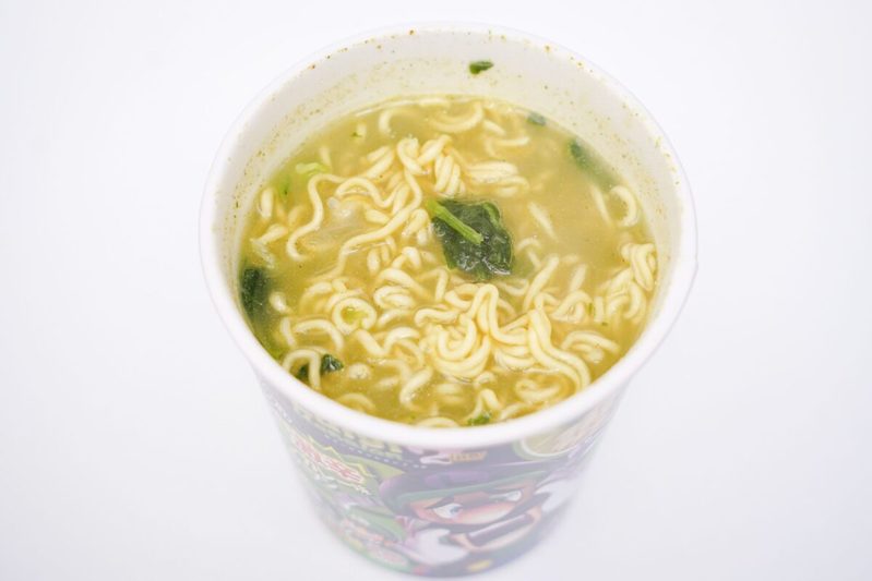 ファミマに登場した「最新カップ麺」が“絶叫激辛”らしいので食べてみた結果…