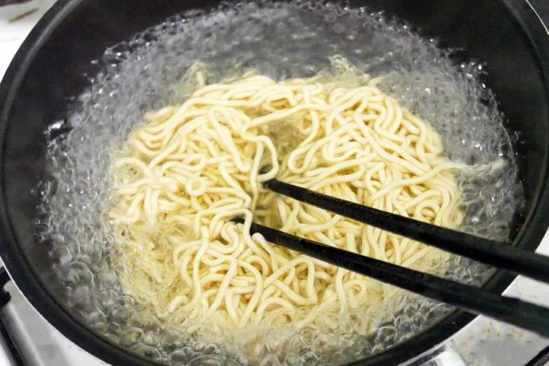 袋麺を作るとき、やってはいけない“NG行為”があった　知らないと損かも…