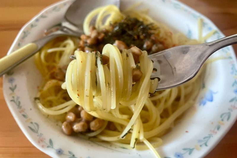 ロバート馬場の「白だし納豆パスタ」が衝撃の美味しさ…　納豆をアレするのがポイント