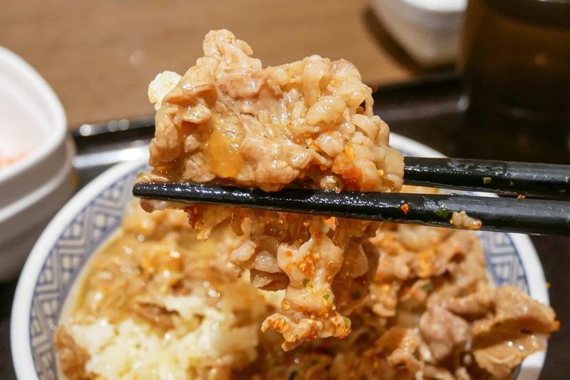 吉野家の牛丼、20年以上通う銀シャリ鰻の“食べ方”がガチすぎる…