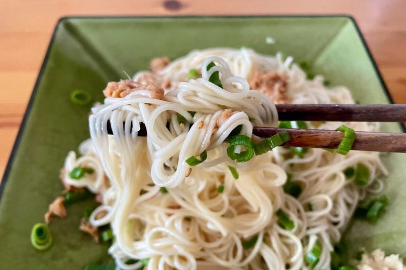 くまの限界食堂「ツナまぜそば」がヤバい美味さ　旨ダレが麺に絡んで箸が止まらない…