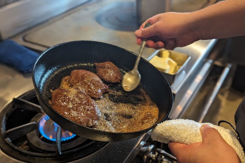 「鳥羽周作シェフは本当に料理ができるのか？」第2回　いきなりステーキを焼いてもらったら…