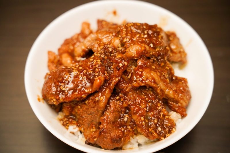 マジで米が止まらない…　だれウマ氏の『極 焼肉丼』は誰でも作れて店レベルの満足感