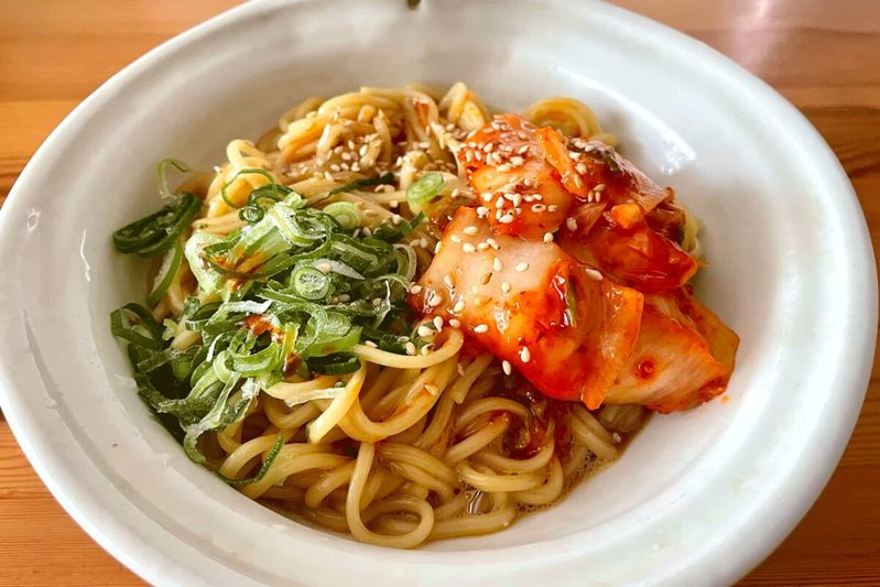 30円の中華麺に“タレ”を混ぜるだけ 「究極のまぜそば」がガチでハマる