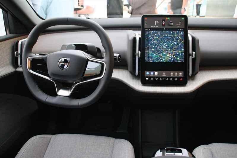 斬新なスタイルながらボルボらしさも散りばめられたデザインが魅力的! BEVのコンパクトSUV「ボルボEX30」発表