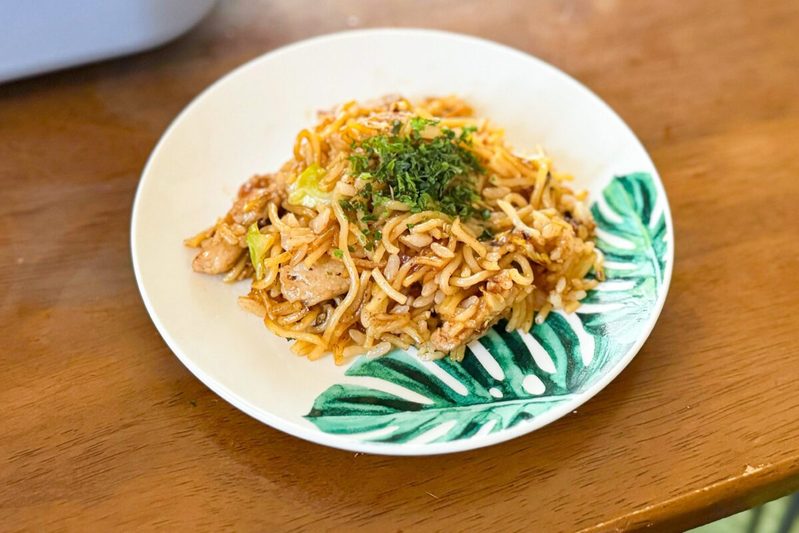 『男子ごはん』ホットプレートで「最高の焼きそばめし」 “味付け”が目からウロコ…