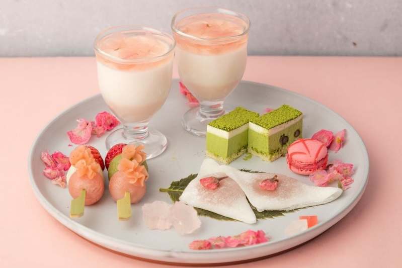電車を眺めながらお花見気分!? 桜ブランマンジェに桜ケーキ…etc.サクラサク和洋折衷ティータイムが楽しめる「chano-ma 秋葉原 さくらアフタヌーンティーセット」登場！