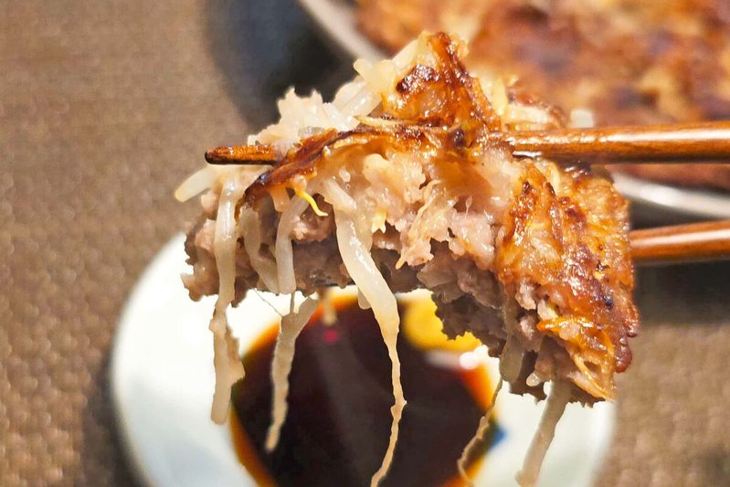 「これは革命的でしょ」もやしで作るハンバーグが最高すぎ 卵も油も使わない最強おかず