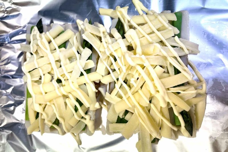 かっちゃんねるの「こんがりアスパラちくわ」 10分で作れる“最強おつまみ”だった