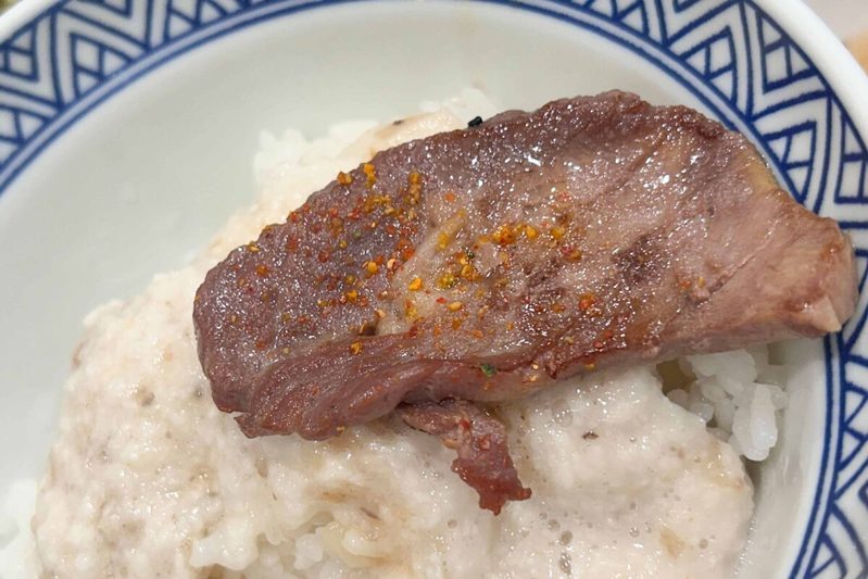 吉野家、話題の「牛たん定食」を10倍美味しく食べる方法　あのトッピング追加するだけで…