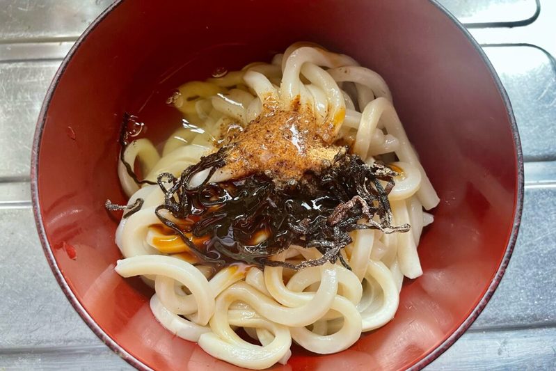 だれウマ氏の「冷やし油うどん」は爆速でできるのに飲める美味しさ　これはハマる…