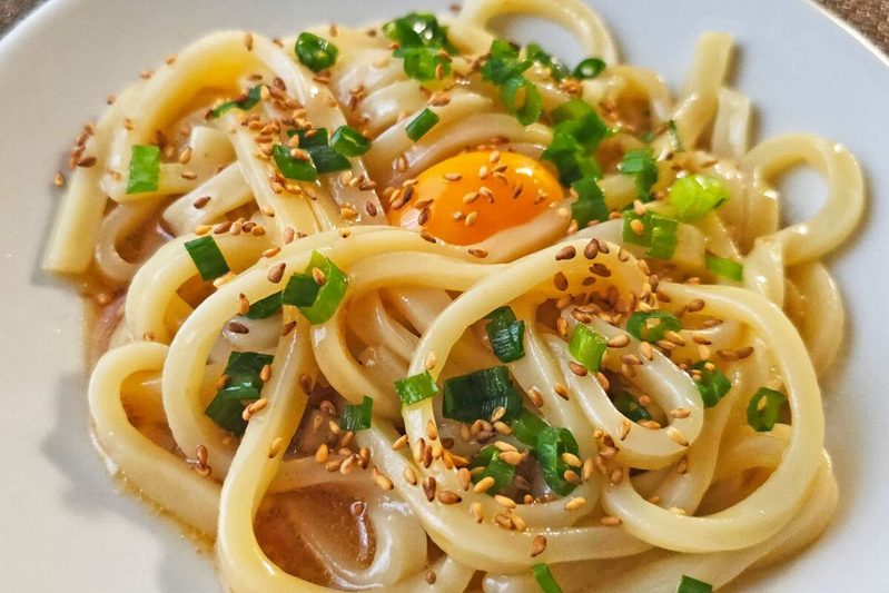 まるみキッチンの“冷製油うどん”が最高 めんつゆに戻れなくなりそう…