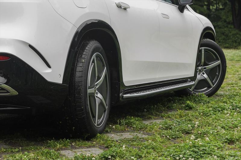 【国内試乗】『メルセデス・ベンツEQS SUV』セダン版の快適性はそのままに広大な室内空間で魅力がアップ！