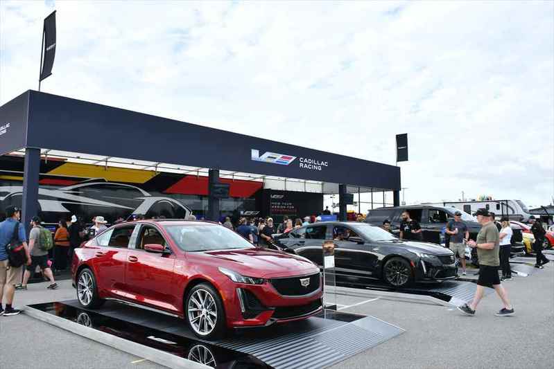 初のアメリカ、デイトナ24時間レース取材で大興奮！ でも運転マナーはフランス人と似てた!?【池ノ内ミドリのジャーマン日記】